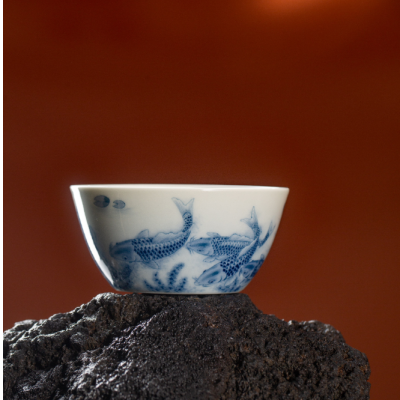 Zhongjia Kiln Jingdezhen Porcelain Hand Painted Blue and White Wood Kiln Tea Cup Handmade National Style Nine Carp Lotus Kung Fu Teacup