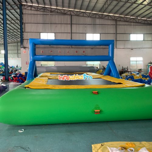 water volleyball game also on volleyball court floating volleyball court closed air sea toy inflatable water park factory