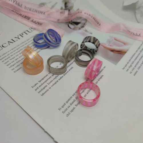 戒指亚克历新款女简约彩色春夏百搭手饰个性迷你爆款树脂指圈批发