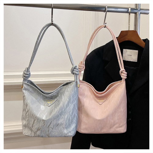 女包新款时尚简约纯色质感文艺风洋气休闲百搭单肩包