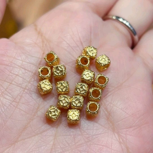 铜钱方大孔直孔