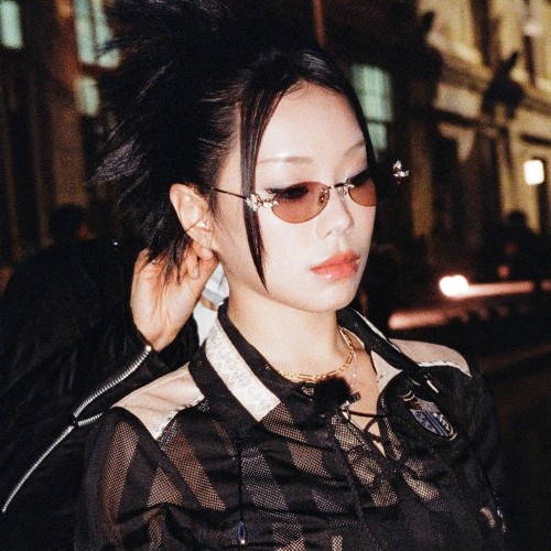 2025新款时尚镶钻无框墨镜欧美个性街拍太阳镜拍照凹造型辣妹眼镜