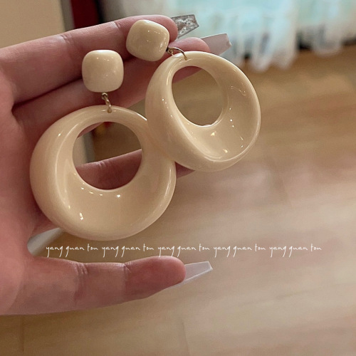 modern girl! french retro acrylic round ring earrings new simple cream white sterling silver needle earrings fashion