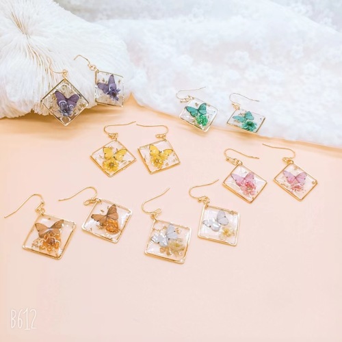 cross-border foreign trade dried flower earrings square butterfly starry sky real flower resin earrings gold foil epoxy ornament pendant