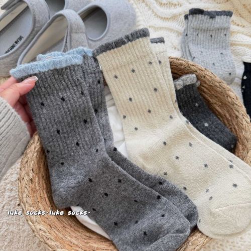 秋冬氛围感满满！韩版波点百搭灰蓝色秋冬中筒袜子花边羊毛袜