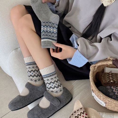 费尔岛复古袜子女秋冬季羊毛中筒袜加厚保暖堆堆袜羊绒文艺长筒袜