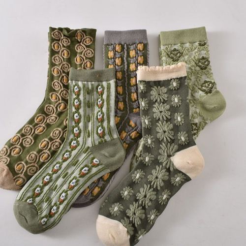 辽源市峤牌棉袜秋冬季新款绿色袜子女中筒袜ins潮百搭复古浮雕袜