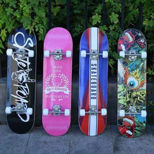 factory direct sales skateboard of various sizes， sample customization
