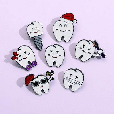 Cross-Border European and American Love Teeth Funny Quirky Expression Christmas Hat Cute Jewelry Alloy Badge Brooch Badge