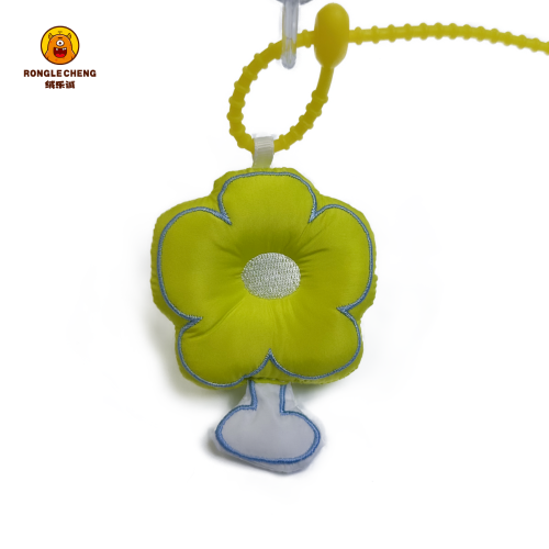 新款可爱风小花朵钥匙扣时尚个性布艺充棉刺绣小花朵书包挂饰批发