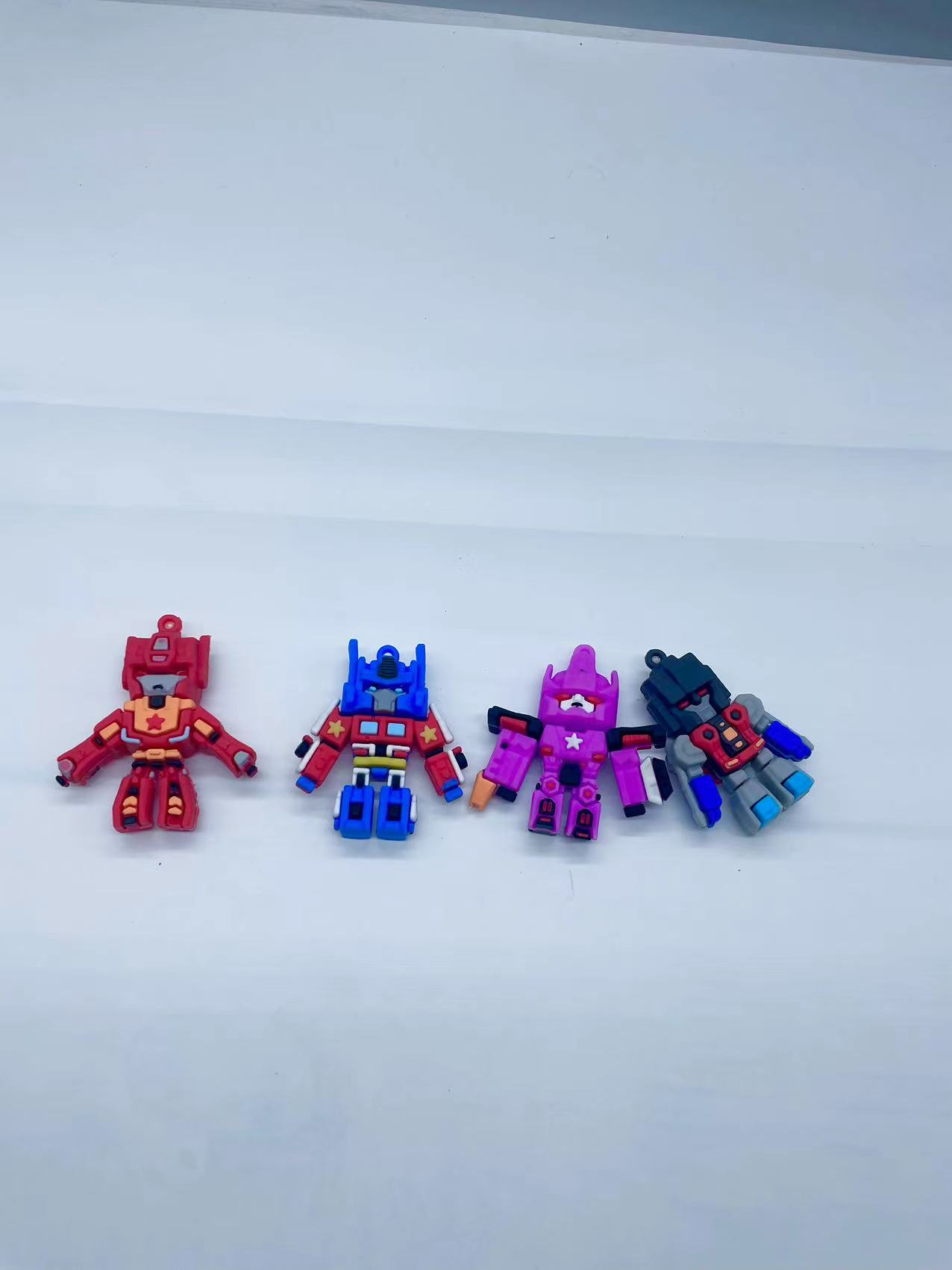 pvc软胶迷你世界变形公仔挂件擎天柱大黄蜂钥匙扣男孩钥匙扣_东云塑料