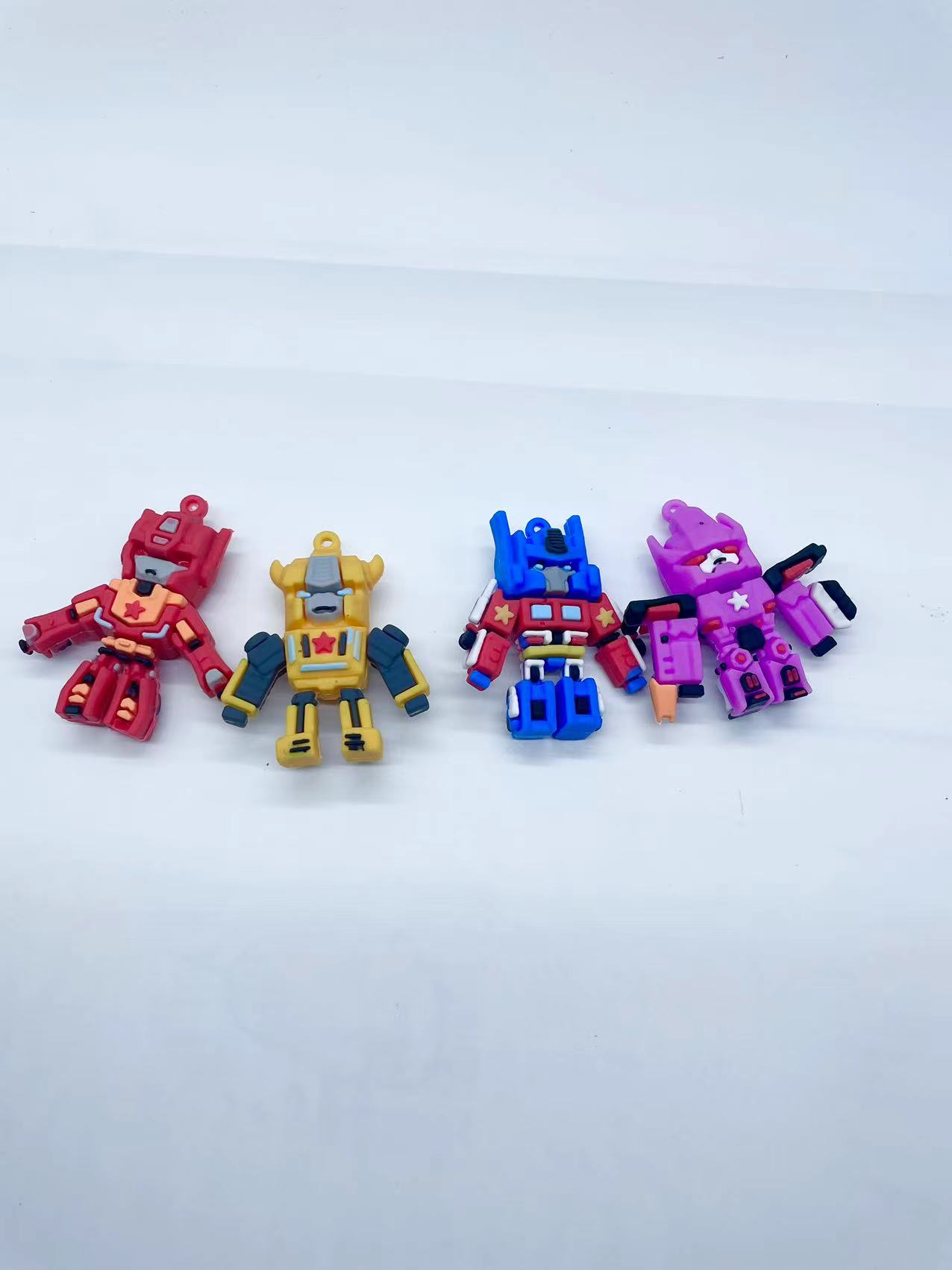 pvc软胶迷你世界变形公仔挂件擎天柱大黄蜂钥匙扣男孩钥匙扣_东云塑料